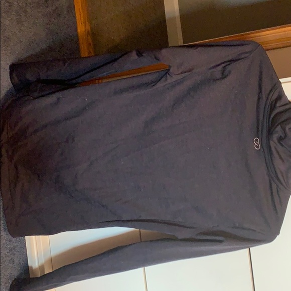 Long sleeve pull over! - Picture 3 of 4